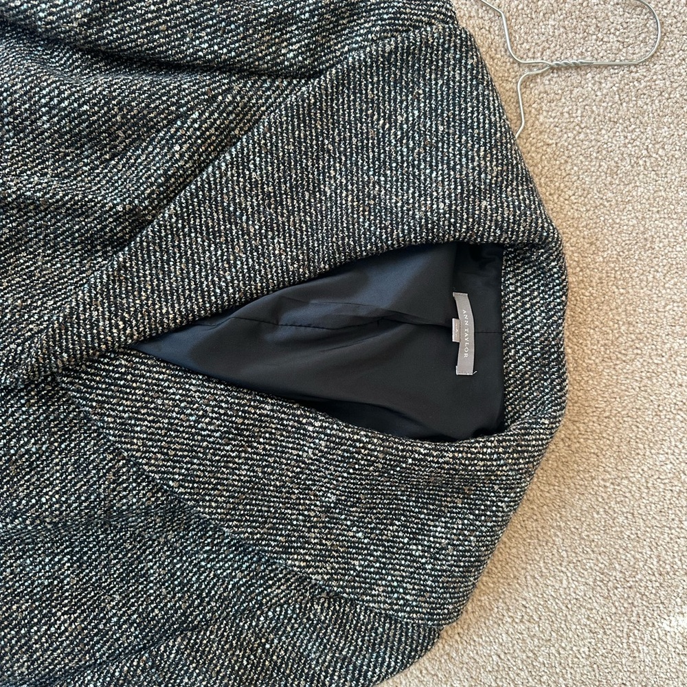 Beautiful winter tweed suit - Picture 3 of 3